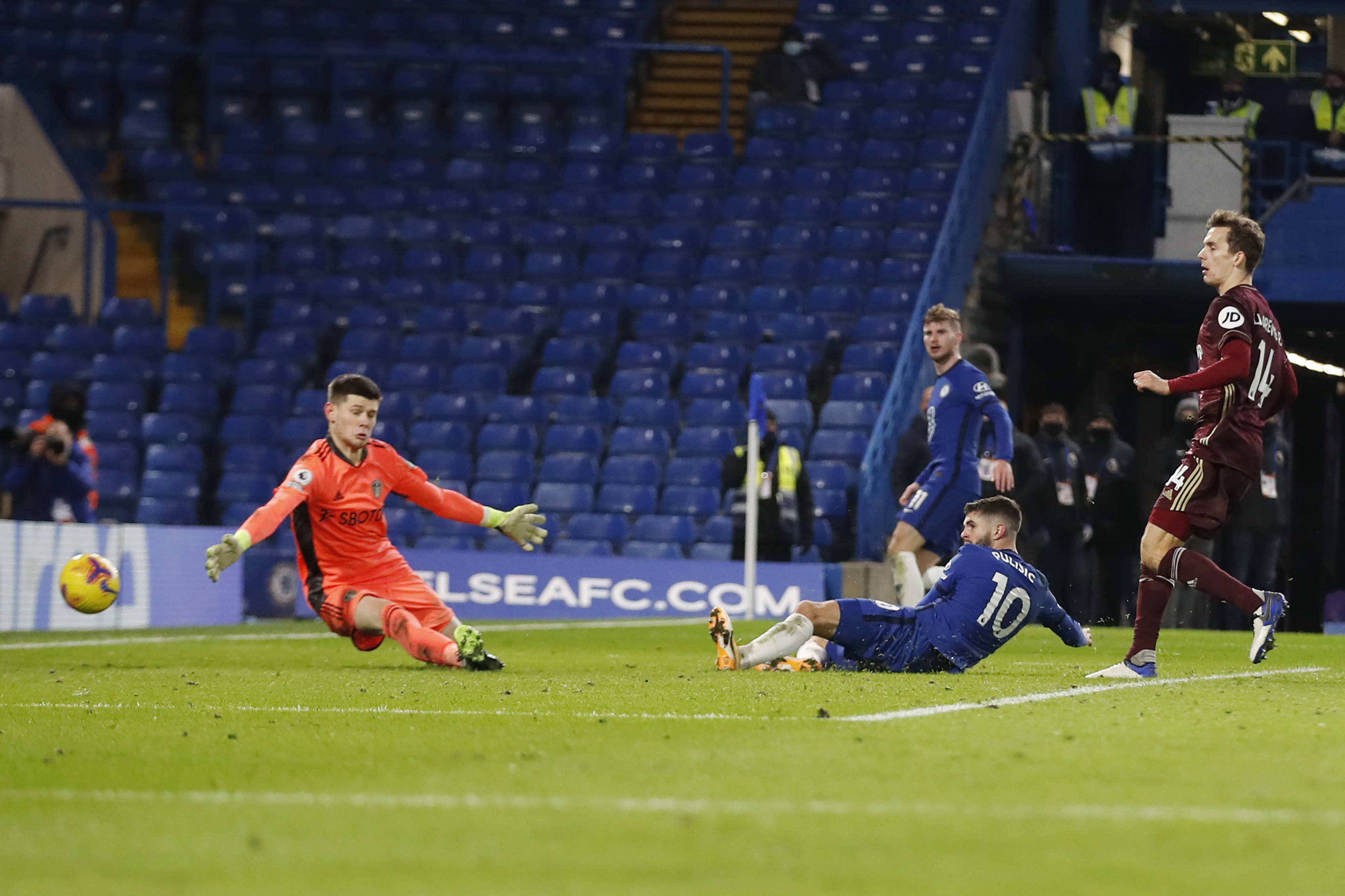 更深入地融 更深入地融